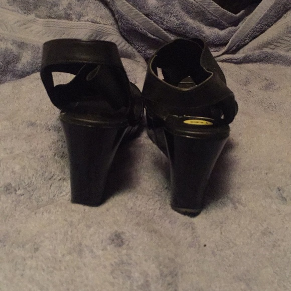 Kenneth Cole Reaction - 3” Black Strap Wedges! - Picture 4 of 7